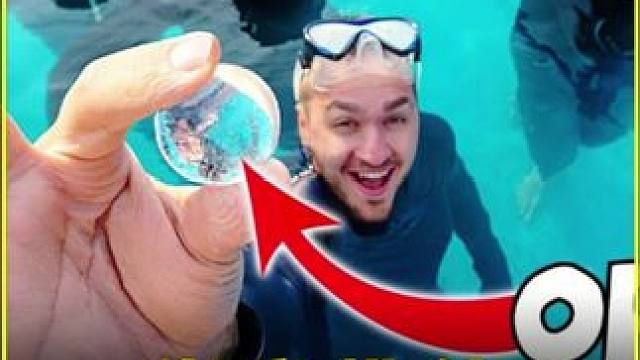 泳池中找一颗隐身玻璃珠，找到的人获得五万美元奖金#外国人真会玩  #奇葩挑战