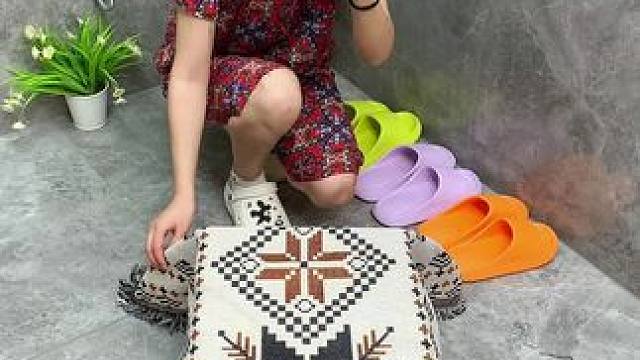 #可伸缩拖鞋架 ，凉鞋拖鞋用它收纳不占空间，还是个#可伸缩毛巾架 ，卫生间干净整洁多了#免打孔 #实