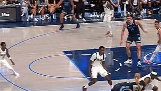 太积极了 他在场上拿球就是作用。不吹不黑算是现役亚洲第一控卫了。