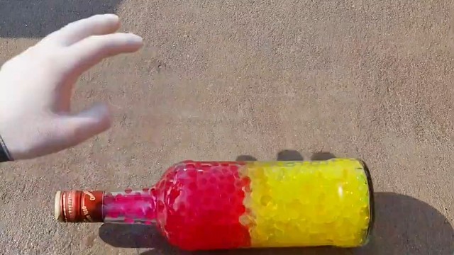 楼梯滚瓶子爆破解压时刻