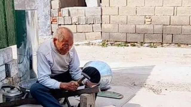 #农村生活#农村老汉#莱芜篇（144）大酉坡村。世人慌慌张张，不过图碎银几两，偏偏这碎银几两，能解世