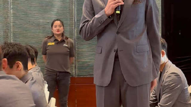 胡金秋的这段采访引起了孙总的掌声和叫好