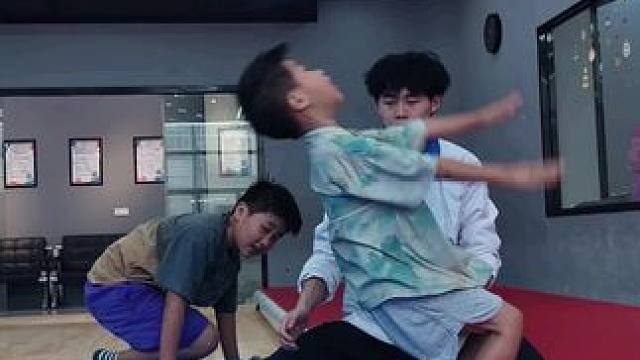 后手翻拿捏#空翻特技 #课堂随拍 #专业动作请在指导下进行