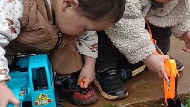 给孩子们买了玩具，玩得好开心。#记录真实生活