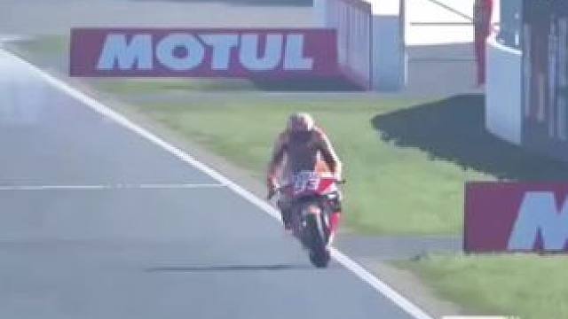 #摩托车比赛 #motogp #压弯 #大神控车 #滑胎过弯