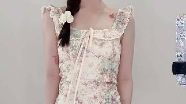 小狗都不想挪窝的天气☁️ 我还得爬起来直播#甜妹 #狮子座