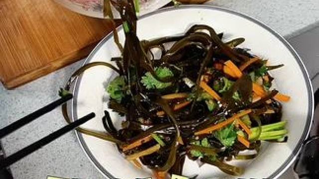 凉拌海带丝您就像我老公这样做 简单又好吃，香辣脆爽，开胃又下饭#海带丝 #家常菜 #美食