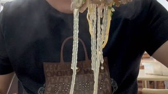 #谁懂这个视频对吃货的杀伤力 #就问你们馋不馋就完了 #看他吃饭超下饭 牛肉汤50一碗，好吃的很