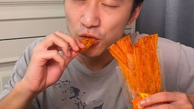 选用优质大豆制成,豆香浓郁嚼劲十足香辣过瘾,爱吃辣的一定不要错过#零食推荐 #好吃到停不下来 #无辣