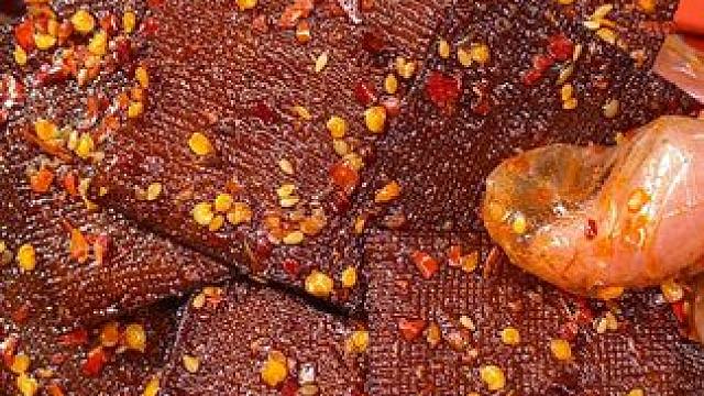 爱吃豆制品的宝子一定不要错过这个黑金大千张，这个是选用优质大豆做的，豆香浓郁香辣过瘾#好吃到停不下来