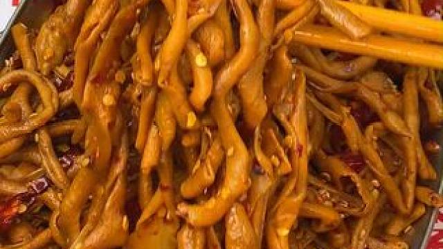 喜欢吃鸭货的，一定不要错过这个湖南的香辣鸭肠，香香辣辣QQ弹弹的特别好吃#好吃到停不下来 #妈呀太香