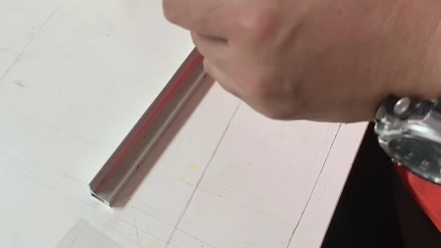 制作编织皮革拉手全过程
#全屋订制 #拉手五金 #门板