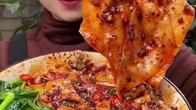 #辣得过瘾潮得够味 #抄手 #油泼面