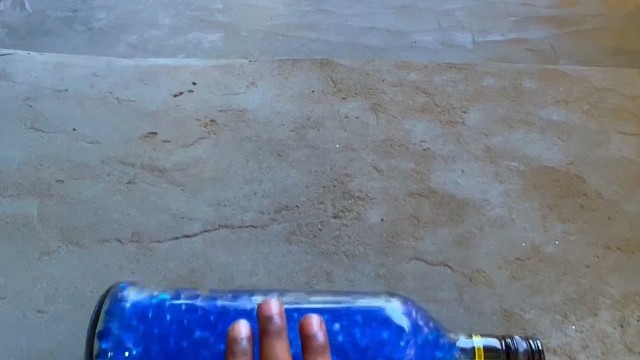 楼梯滚瓶子爆破解压时刻