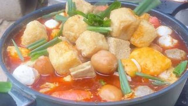 每天早晨起来喂喂鸡鸭鹅，打理一下小菜园，剩下的只有吃和喝了！ 
#美食 #农村美食 #农村生活 #抖