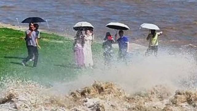 追潮有风险，观潮须谨慎#钱塘江大潮