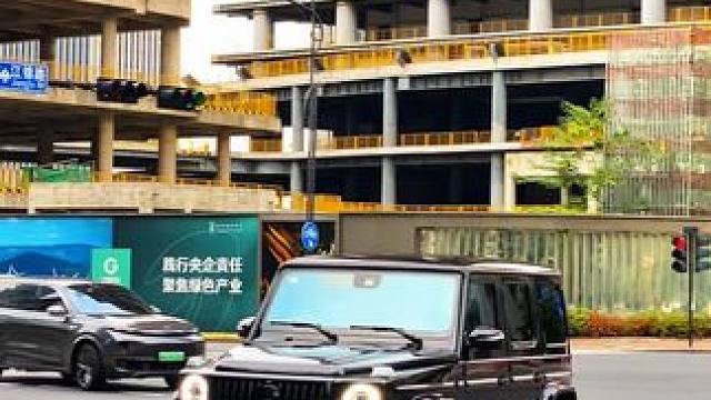 奔驰G63:它不仅斩男，又斩女#奔驰g63 #奔驰大g