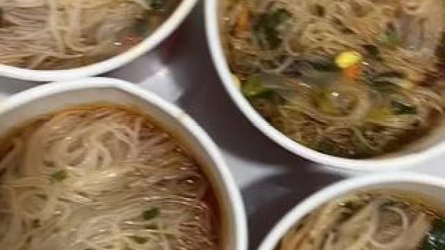 #谁懂这个视频对吃货的杀伤力 #吃货的世界唯有美食不可辜负 #晚上吃火鸡面会不会胖 #深夜放毒系列之