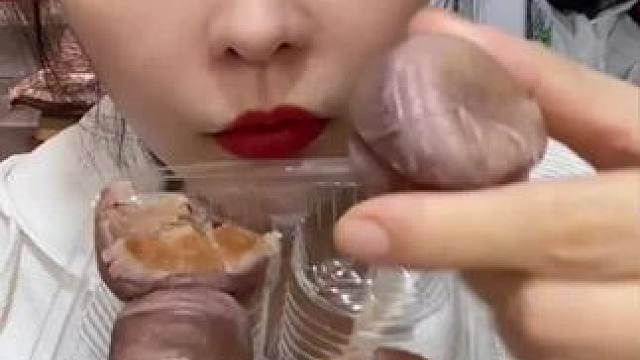 #谁懂这个视频对吃货的杀伤力 #吃货的世界唯有美食不可辜负 #爱吃冰的人身体缺什么 #多吃一口长肉少