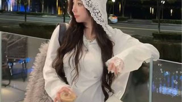 一晃又一秋，有人说再见有人再也不见 #ootd #秋冬氛围感 #时髦精 #秋天的氛围感穿搭