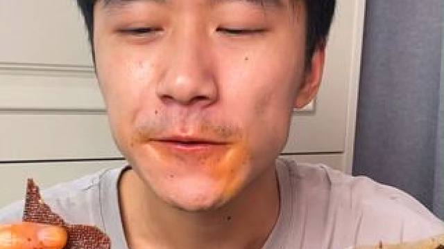 没来过湖南一定要尝尝这个湖南特产黑金大千张，吃起来豆香浓郁香香辣辣的超好吃#无辣不欢 #零食推荐 #