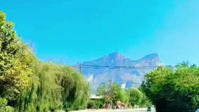 #农村生活 #老家在山区 
/平度市大泽山之行（2）我刚下火车，平度弟弟就打电话过来说他已在出站口等