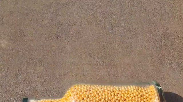 楼梯滚瓶子爆破解压时刻