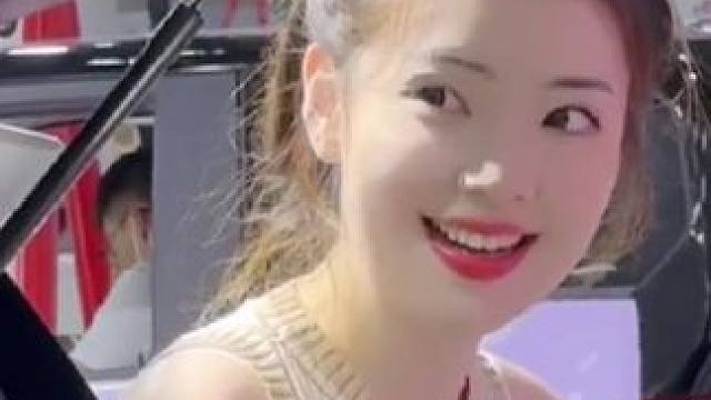 #全网笑容最治愈女孩 #车展模特 #模特美女 #街拍美女 #甜美女孩