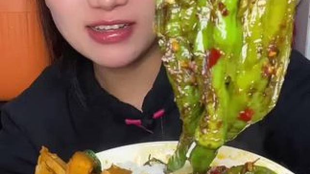 #农村家常菜 #笋 #腊肉 #酸辣椒