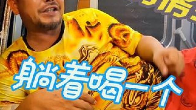 沙老师的温馨房车，大半夜饿的睡不着，躺着喝一个#自驾游