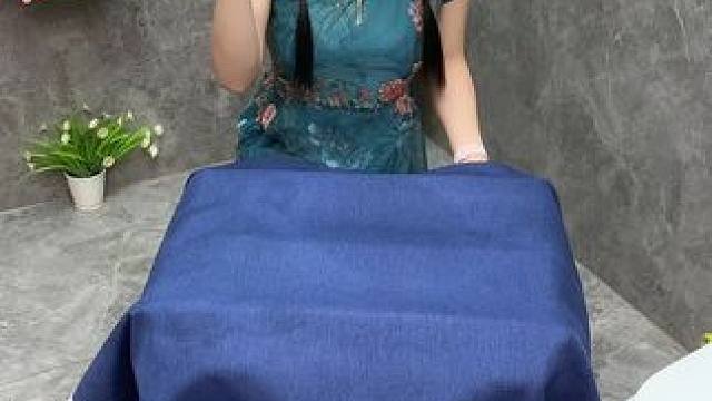 #拖鞋架  卫生间的拖鞋一定要用这个吸盘花朵拖鞋架子挂起来，不仅节省空间，拿取也很方便，打扫卫生也很