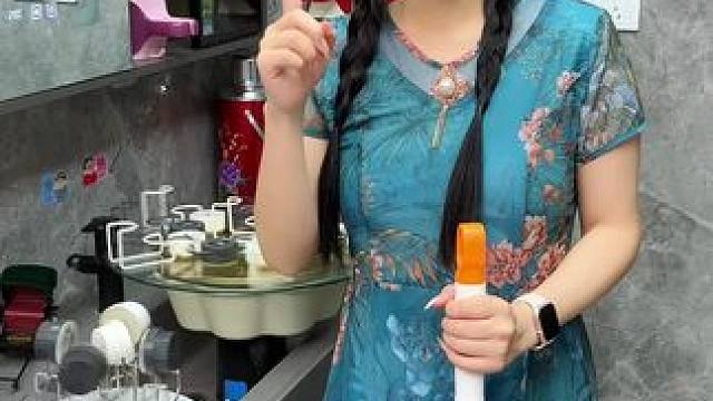 轻奢款脸盆挂钩，吸盘式固定，方便快捷，结实牢固，一个挂钩可同时收纳多个脸盆，节省空间，打扫卫生也方便