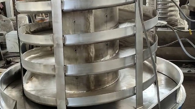 颗粒粉料降温型盘径1米的不锈钢螺丝立式送料机