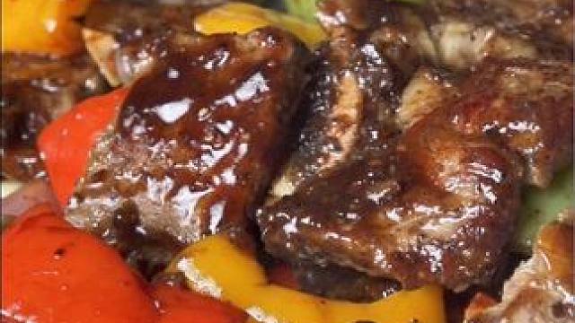 黑椒风味搭配牛仔骨，椒香浓郁，在家做出餐厅的味道#黑椒牛仔骨