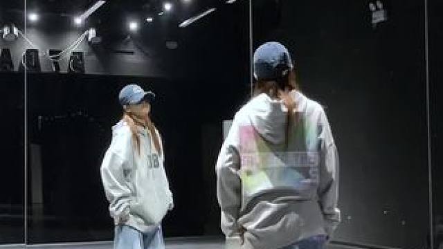 慢动作仅供参考哦～一学就会！ #hiphop #给陌生的你听 #简单易学 #零基础学舞蹈 #cc编舞