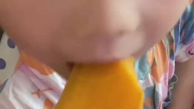 #哪些美食可以拯救没有食欲的日子 #此刻一位东北公主正在优雅的品尝东北甜点 #谁懂这个视频对吃货的杀