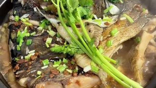 老公烧的这个酱椒鱼头真的超级无敌爆炸好吃，都香迷湖了，特别的下饭#酱椒鱼头#家常菜 #美食