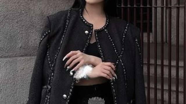 女生帅起来就没男生什么事了 #秋冬穿搭摆脱路人感 #银边小香风外套 #小瘦子男装