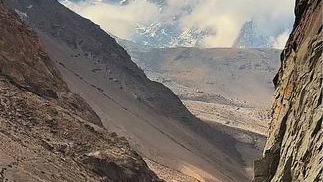 帕米尔高原的沿途风景，最美的风景总在路上#帕米尔高原 #治愈系风景 #来新疆感受美丽大自然 
#创作