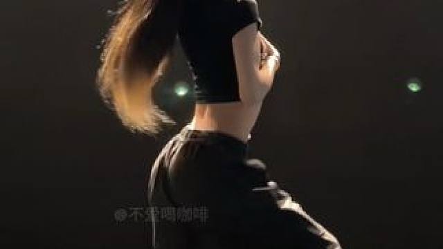 速扒！大家不要放过这个小猫咪！！#翻跳 #jennie #mantra #jennie新歌太上头了