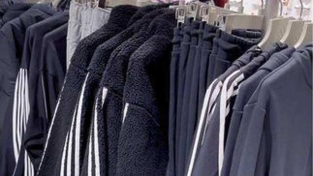 阿迪达斯 #品牌服装 #谁穿谁好看系列 #走过路过不要错过 #河南刚哥#志刚在路上