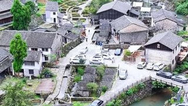 在浙江大山里，有一个古村落，全部为潘姓家族，据潘氏族谱记载，元末（约600多年前），泽雅先民为避战乱