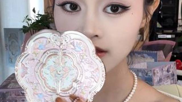 那么好看的礼盒，是谁还没有拥有呀？ #美妆种草 #分享爱用物 #这也太好看了 #花知晓蝴蝶云肩系列 