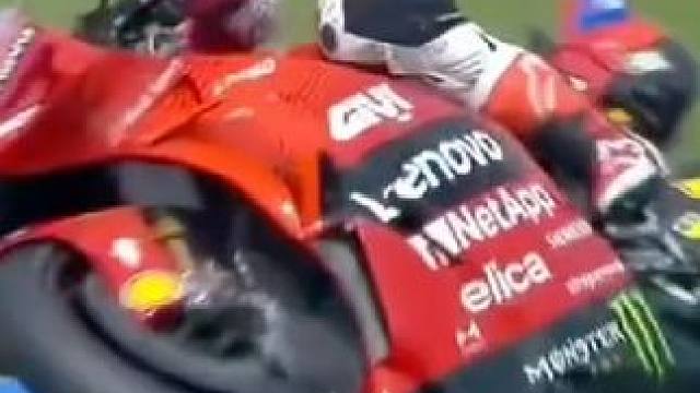 ##motogp #摩托车比赛 #93号马奎斯 #压弯 #危险动作请勿模仿