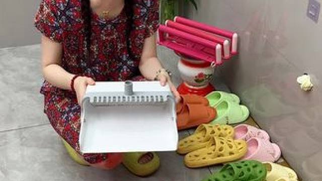 #可伸缩拖鞋架 ，凉鞋拖鞋用它收纳不占空间，还是个#可伸缩毛巾架 ，卫生间干净整洁多了#免打孔 #实