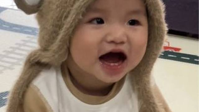 他好像听懂了
我们在夸他
 #人类幼崽 #萌娃日常