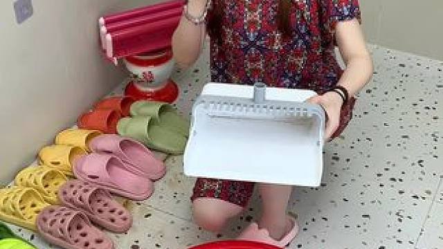 #可伸缩拖鞋架 ，凉鞋拖鞋用它收纳不占空间，还是个#可伸缩毛巾架 ，卫生间干净整洁多了#免打孔  #