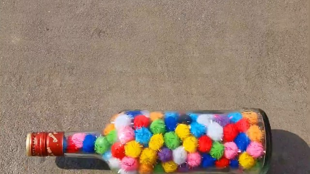 楼梯滚瓶子爆破解压时刻