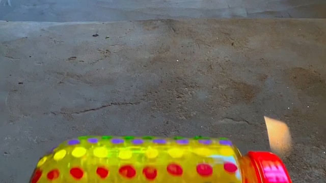 楼梯滚瓶子爆破解压时刻