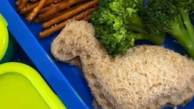 外国小姐姐沉浸式做午餐 #助眠解压 #解压视频 #强迫症治愈系 #解压声控 #极度舒适